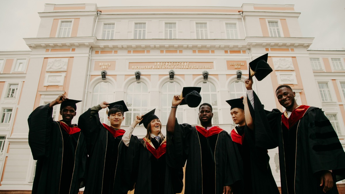 Fully Funded Scholarship International students in Canada celebrating graduation ceremony